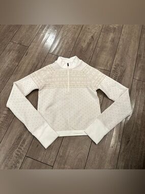 NWT DSG women’s pull over sweater size XS cream and white
